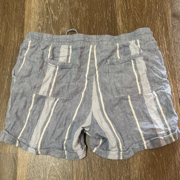 Ellen Tracy Linen Shorts - Picture 2 of 4